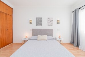 6 chambres, coffre-fort, fer et planche à repasser
