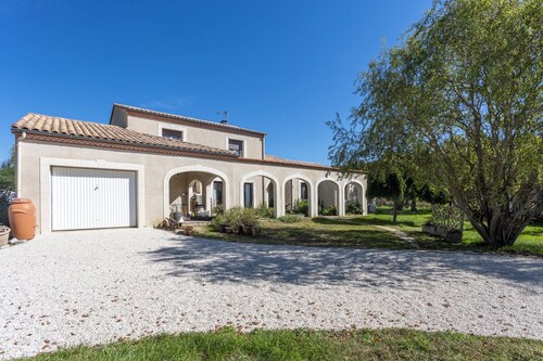 Au petit Bonheur Bed and breakfast with shared pool.