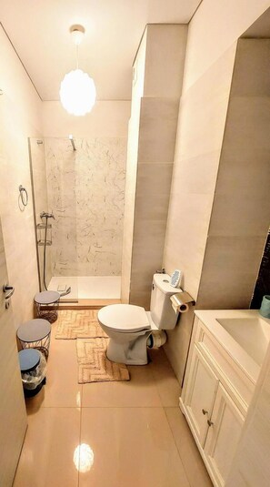 Family Apartment | Bathroom