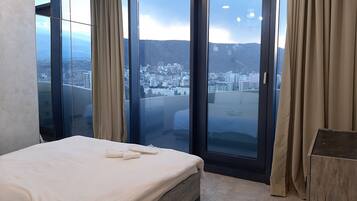 Standard Apartment, Mountain View | 2 bedrooms, in-room safe, desk, iron/ironing board