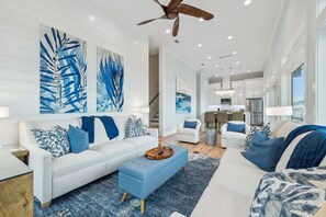 Een televisie en een open haard