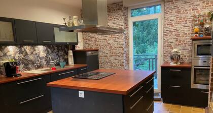 Mouline dans un écrin de verdure et piscine privée sans vis à vis