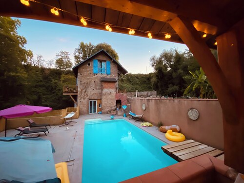 Mouline dans un écrin de verdure et piscine privée sans vis à vis