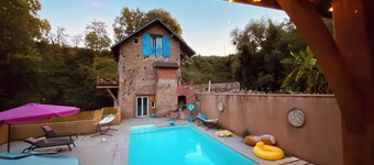 Mouline in a green setting and private swimming pool not overlooked