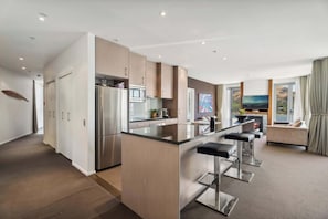 Fridge, microwave, oven, stovetop - Five Star Luxury Kawarau Penthouse! (Kawarau Falls)