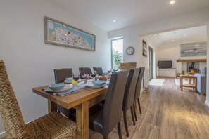 Dining - Greyseals is within walking distance of the local pub and expansive sandy beach (Brancaster)