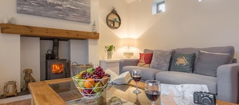 Greyseals is within walking distance of the local pub and expansive sandy beach
