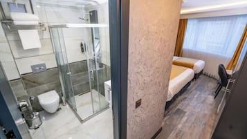 Classic Twin Room | Bathroom | Slippers