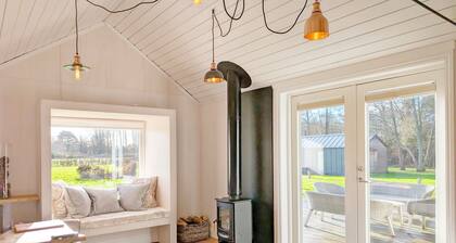 Flowering - Ashling Park - sleeps 4 guests in 2 bedrooms