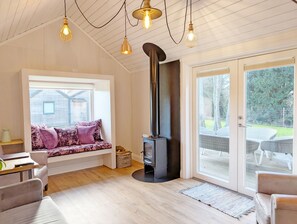 Smart TV, fireplace - Veraison - Ashling Park - sleeps 4 guests  in 2 bedrooms (Chichester)