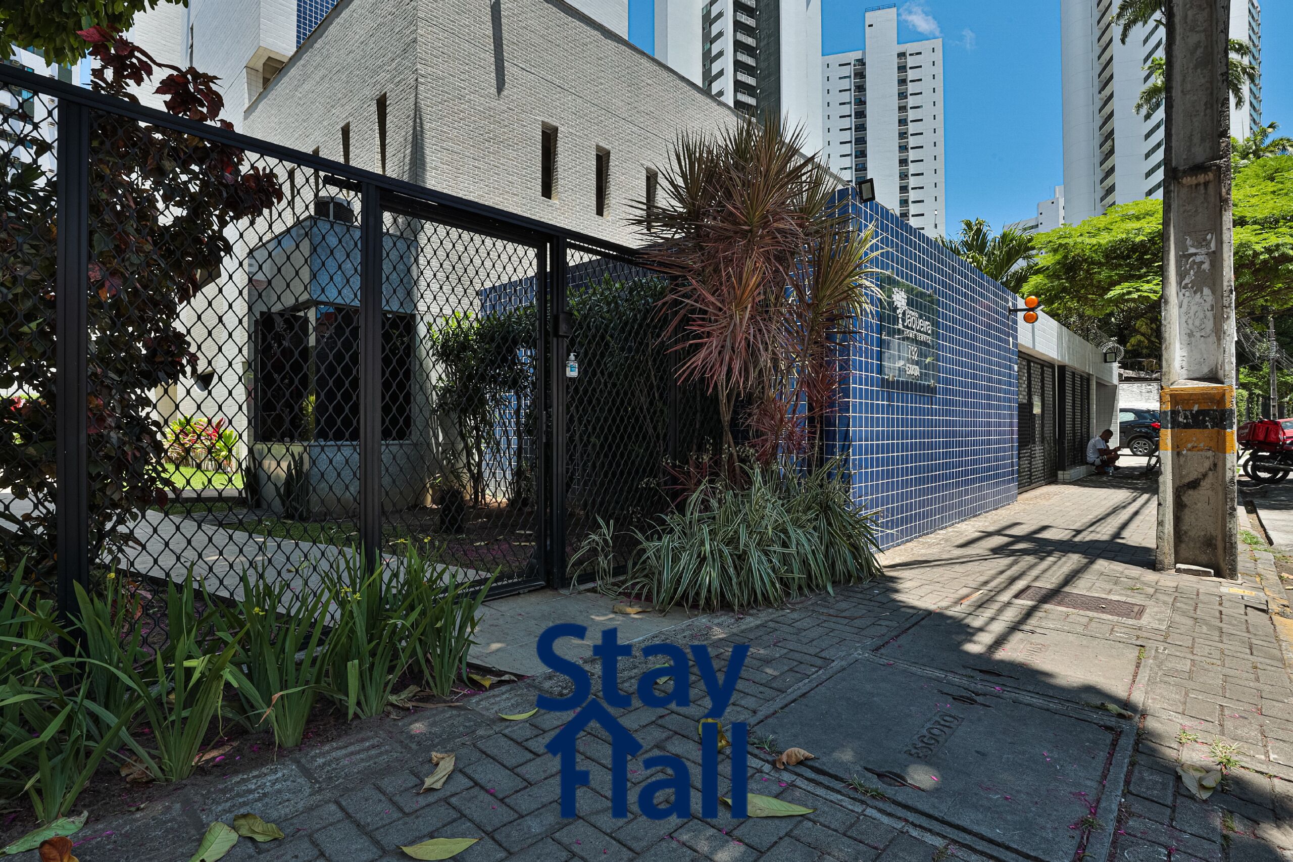 المنطقة المحيطة بالمنشأة