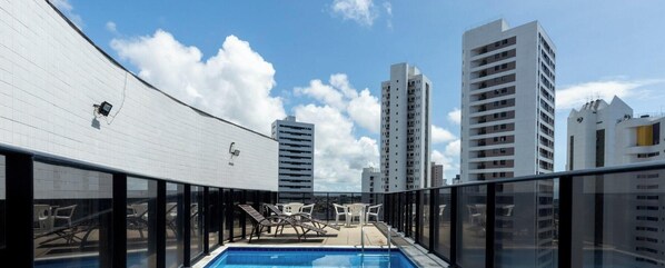 Basic Apartment | Pool | Outdoor pool, pool umbrellas, pool loungers - Flat 206 no Parque da Jaqueira-SH032 (Recife)