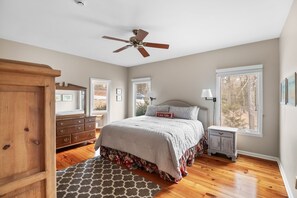 4 bedrooms, iron/ironing board, free WiFi, bed sheets - Everybody Loves Nobody`s Business (Leesville)