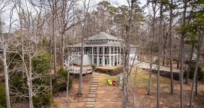 Everybody Loves Nobody`s Business