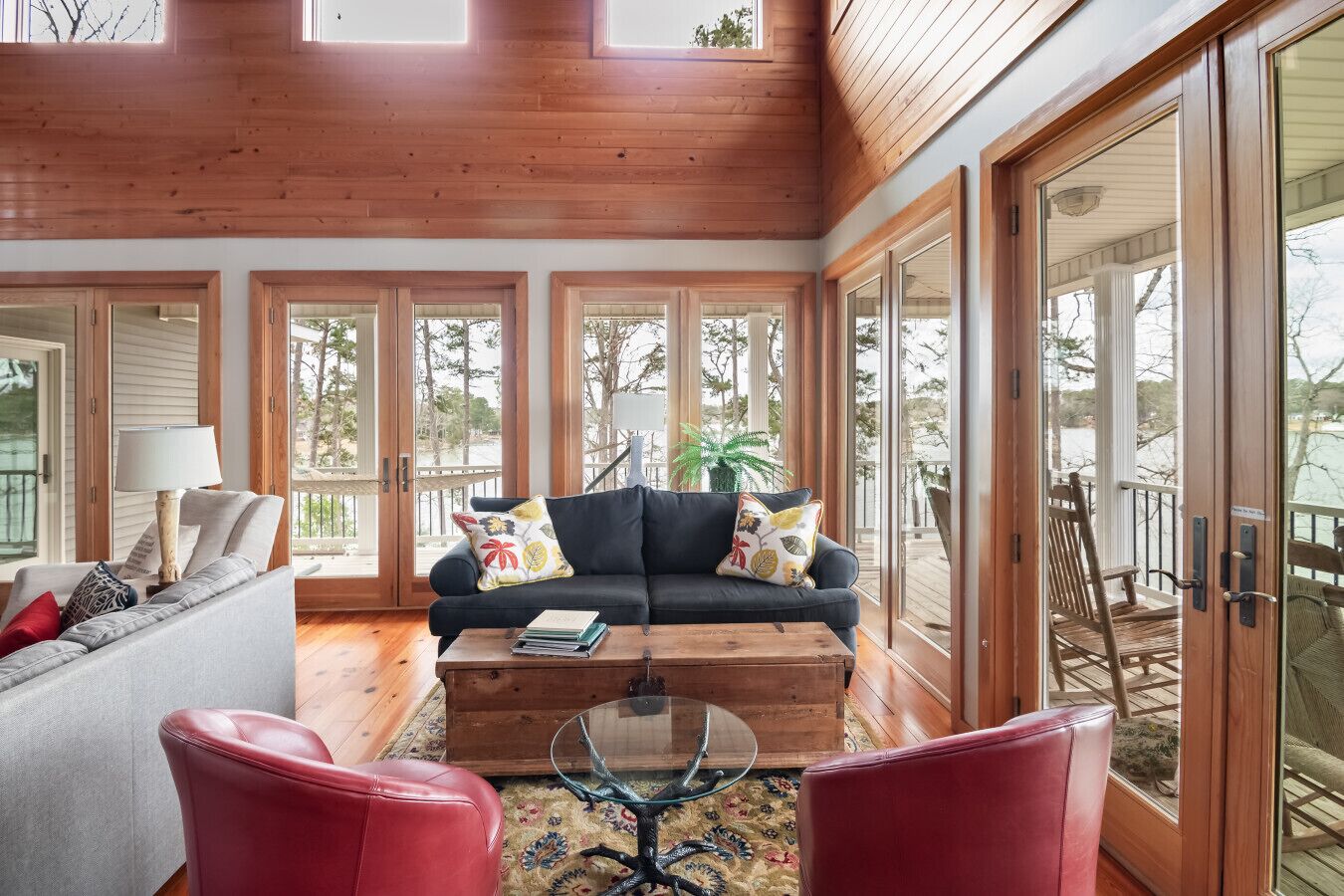 Smart TV, chimenea, videojuegos y reproductor de DVD 