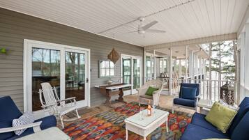 Smart TV, fireplace, video games, DVD player