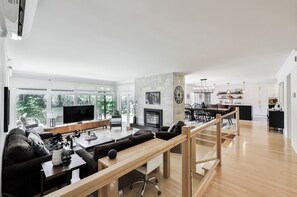 Smart TV, fireplace