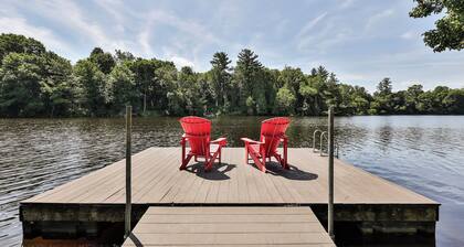 LAKEFRONT CHALET/FAMILY HOME- beautiful water views, hot tub, outdoor activities