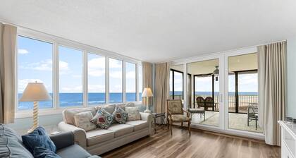 Endless views! Easy parking! 3/2 sleeps 9! Competitive Pickleball courts! Pet Friendly!!Bch Srvc Incl!!!