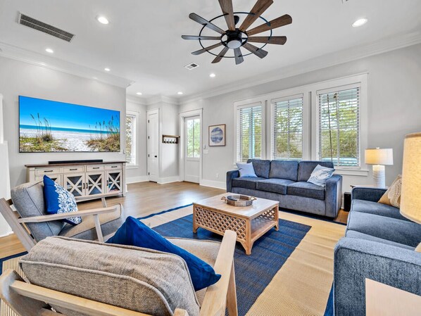 Smart TV, fireplace