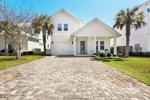 Exterior - ☀️Private Pool, 6-Seater LSV (Golf Cart), 6 Bikes-Villas of Frangista-Emerald Da (Miramar Beach)