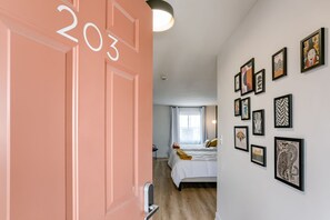 1 chambre, bureau, draps fournis