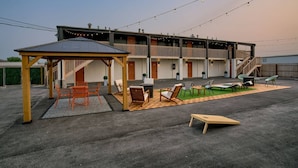 Outdoor dining - Room 203 - Two Queens - Kitchenette - NonSmoking (Lincoln)