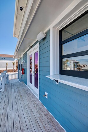 Exterior detail - Saltwater Resort Suite 1008, 1st Floor King (Surf City)