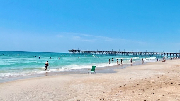 Beach nearby - 1007 Queen Suite, 1st Floor Oasis (Surf City)
