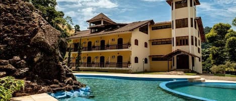 Fachada de la propiedad