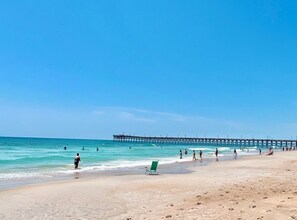 Beach - 2005 Queen Suite, 2nd Floor Surfside (Surf City)