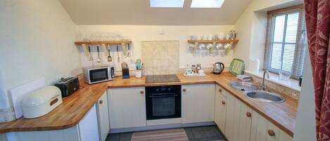 Frigorifero, microonde, forno, lavastoviglie