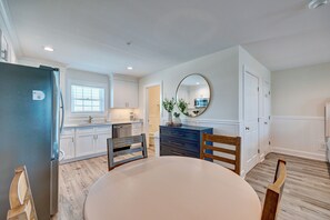 Dining - Adjacent 3rd Floor Trio: 3001 (King), 3002 (Queen), & 3003 (Queen) (Surf City)