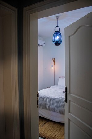 2 habitaciones, tabla de planchar con plancha, wifi y ropa de cama 