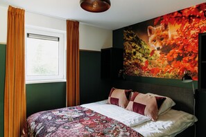 3 chambres, coffres-forts dans les chambres, lit parapluie