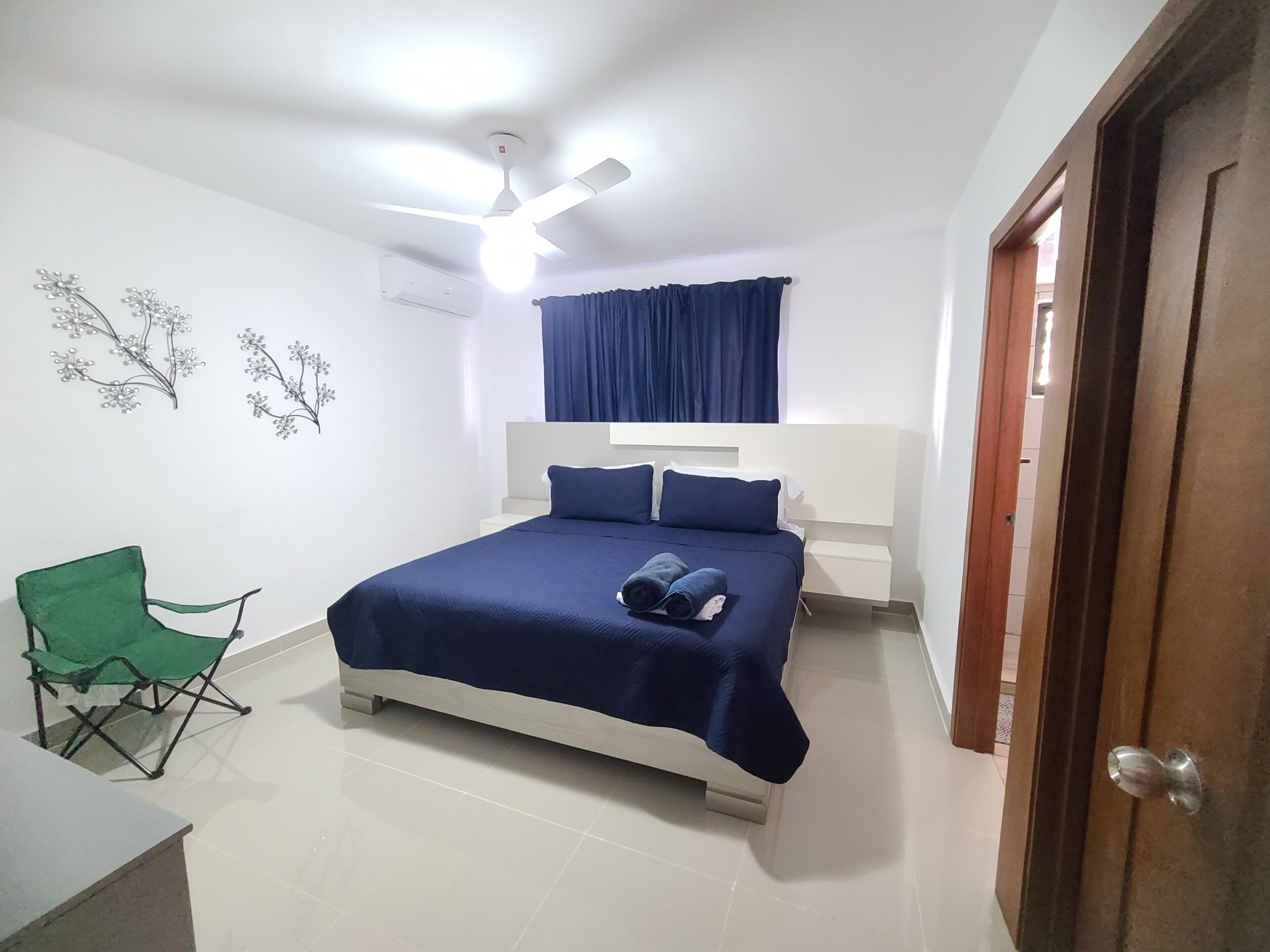 럭셔리 스위트 | 3 개의 침실, 책상, 노트북 작업 공간, 암막 커튼