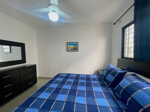 3 bedrooms, desk, laptop workspace, blackout curtains - Amueblado Miralles (Santiago de los Caballeros)