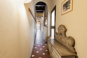 Comfort Apartment | Living area | Flat-screen TV - Dimora San Frediano by MMEga (Florence)