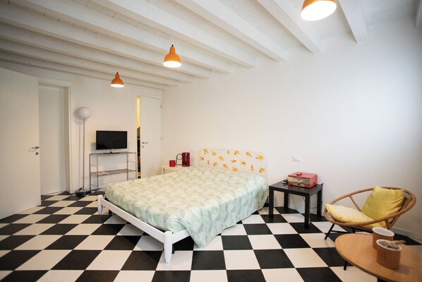 1 chambre, fer et planche à repasser, literie fournie