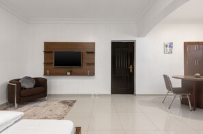 Superior Studio Suite, Balcony | Premium bedding, memory foam beds, in-room safe, desk