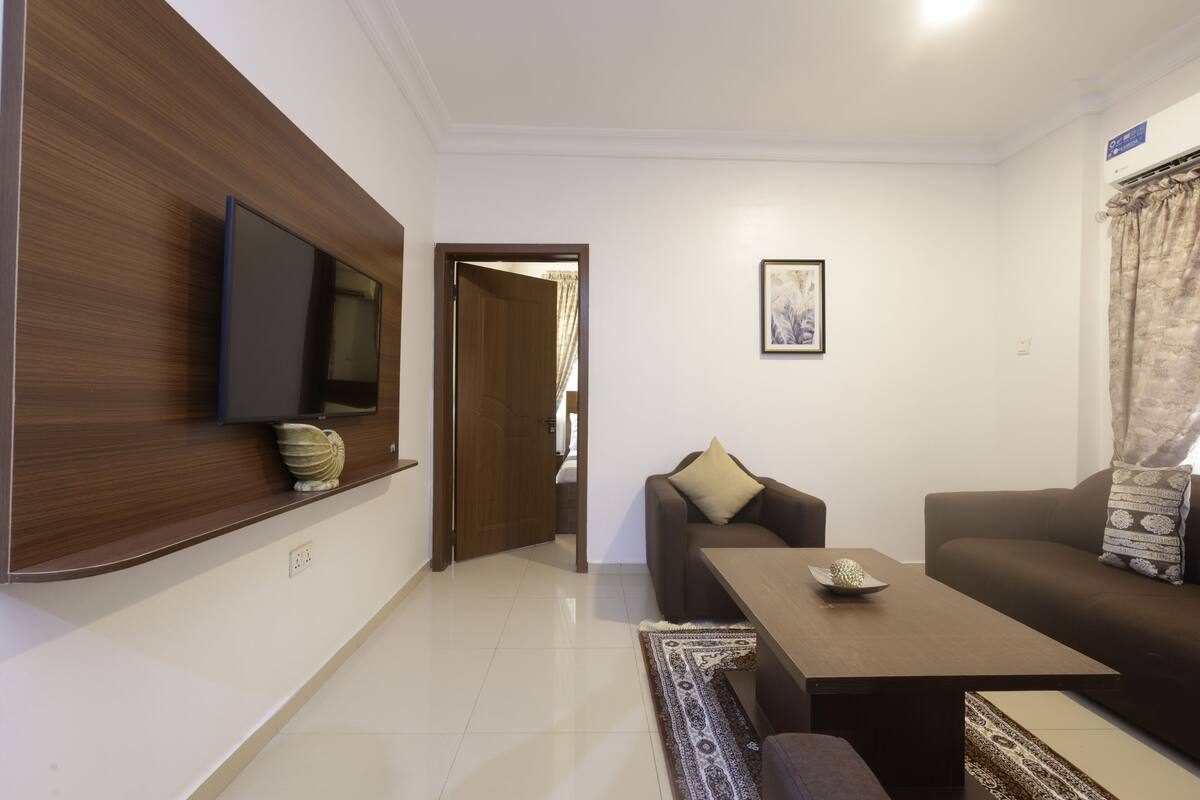 Appartement Premium, 2 chambres, non-fumeurs, balcon | Coin séjour | TV connectée de 42 pouces avec chaßnes par satellite, Netflix
