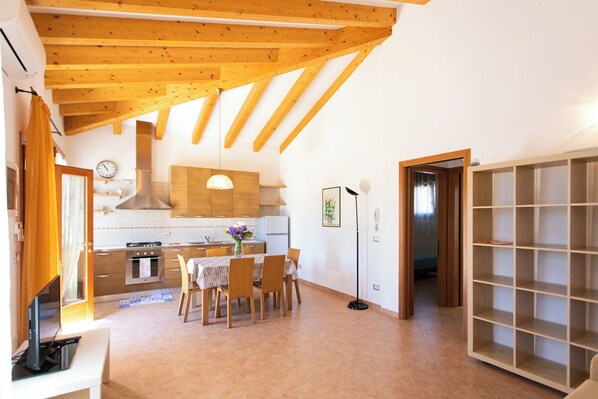 Réfrigérateur, four, plaque de cuisson, lave-vaisselle