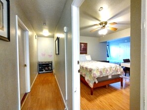 6 bedrooms, iron/ironing board, WiFi, bed sheets - Enjoyable 6+bedroom house near Oakland Airport (Oakland)