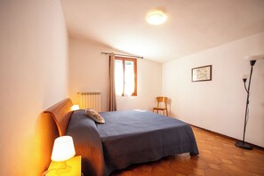 3 habitaciones, tabla de planchar con plancha y wifi gratis 
