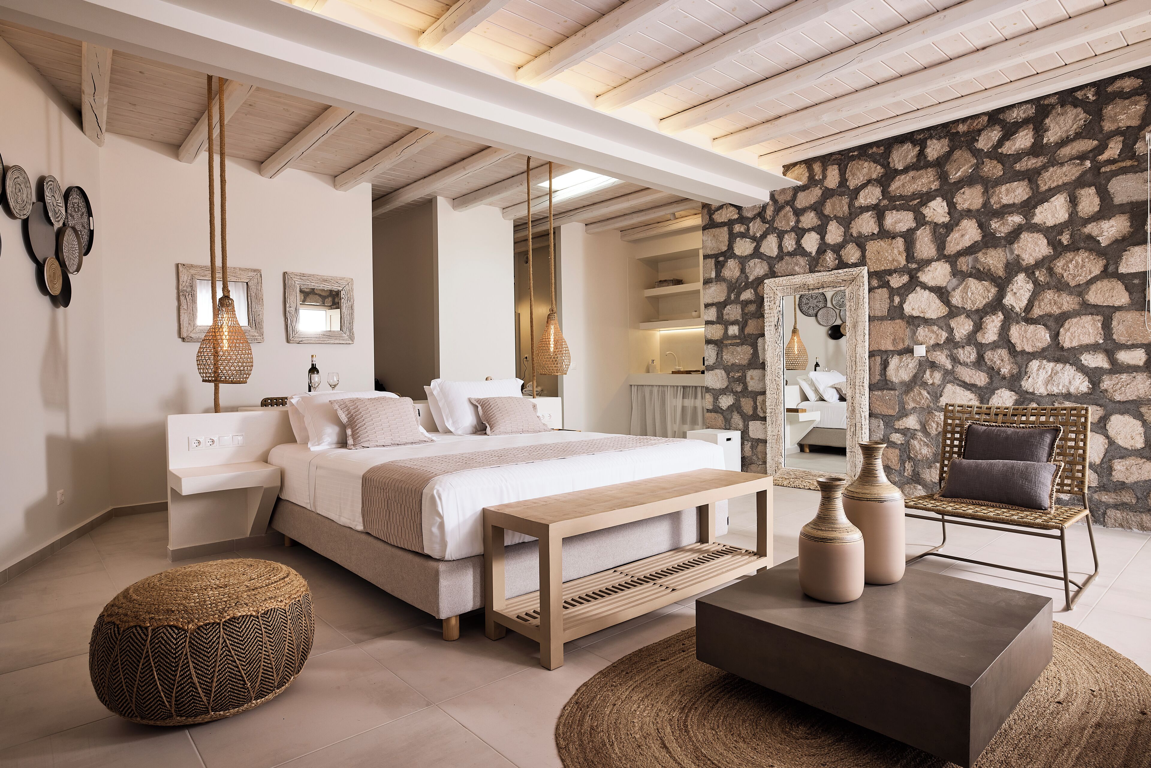 Deluxe Suite with Sea View and Hot Tub - Ground Floor | Living area | 42-inch flat-screen TV with digital channels
