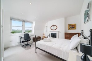 6 bedrooms, iron/ironing board, free WiFi