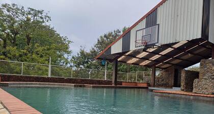 Beautiful house with pool and wet bar in Quinta La Loma