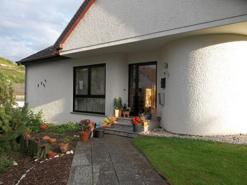 Ferienwohnung mit herrlichem Moselblick, ruhige Lage, Garten, Parkplatz, Wlan