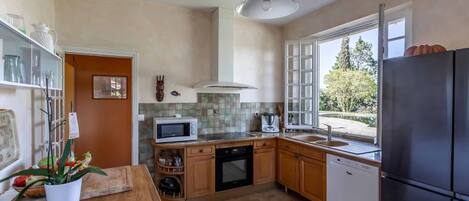 Fridge, microwave, oven, dishwasher