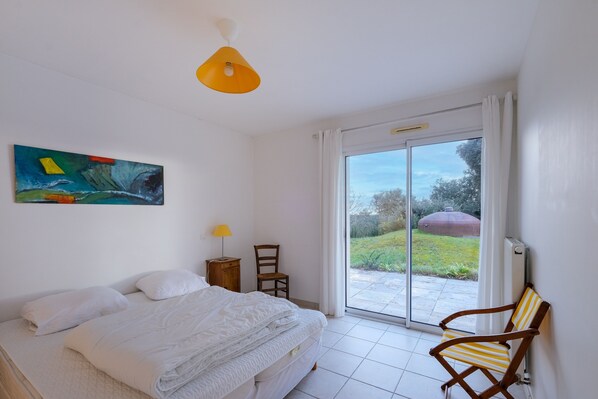 6 bedrooms, iron/ironing board, free WiFi